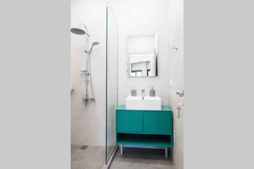 E Spacious Cornered Brand New Studio Apartment E Atena Exterior foto